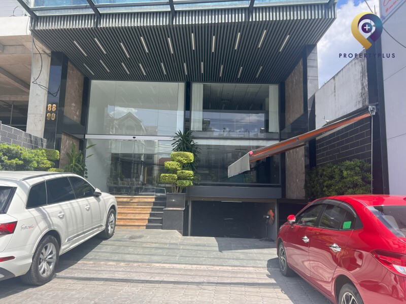 XL Building